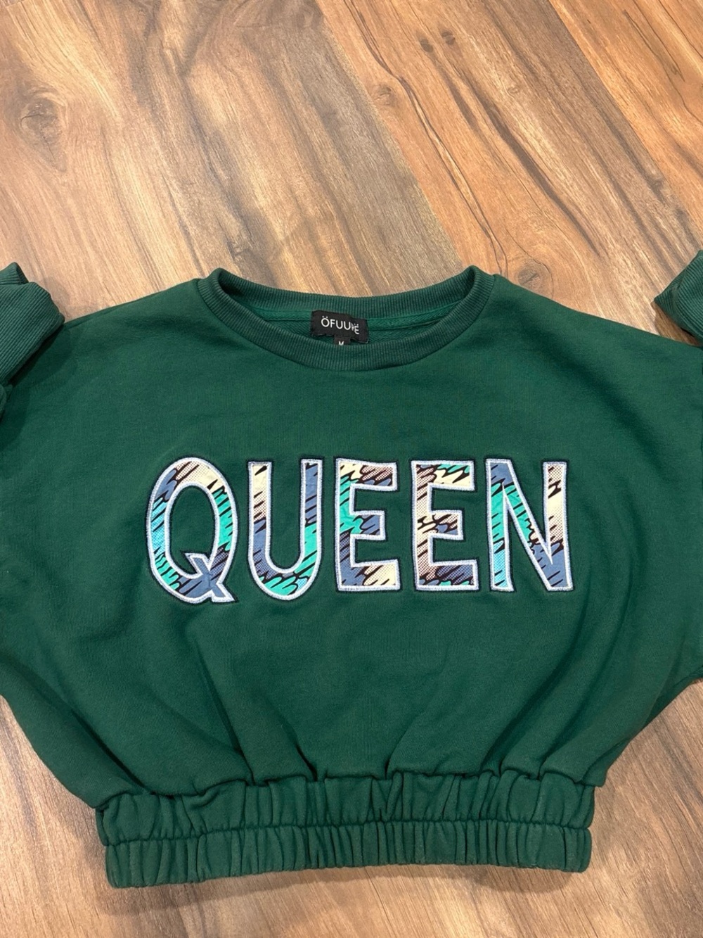 Öfurrë Green 'QUEEN' Cropped Sweatshirt
